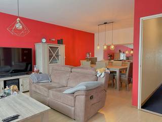 Ervaar de charme van wonen op de zesde verdieping van Residentie “Wilghendael” met dit ruime appartement van 92 m², gebouwd in 1973. Dit...