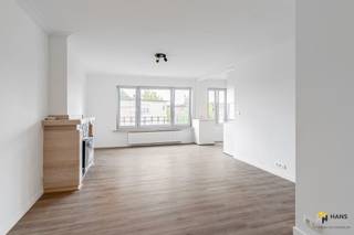Jozef Mulsstraat 51 (2e verd.) - Merksem Gerenoveerd appartement (73 m²) met 2 slaapkamers, garagebox en terras (4 m²) in Merksem. In de Jozef...