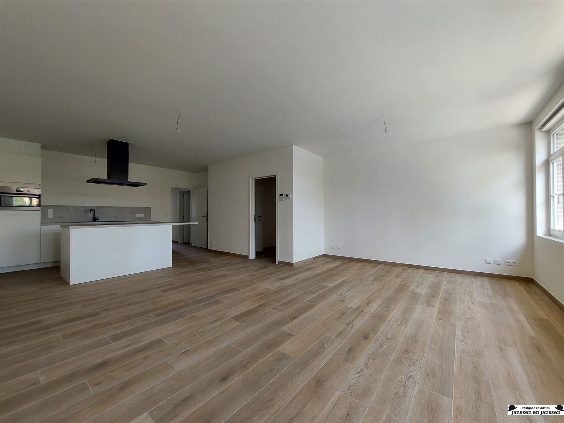 Stijlvol afgewerkt appartement met 2 slpks, twee auto-staanplaatsen en terras in het centrum van Gooreind (ca.100m²) - foto 3