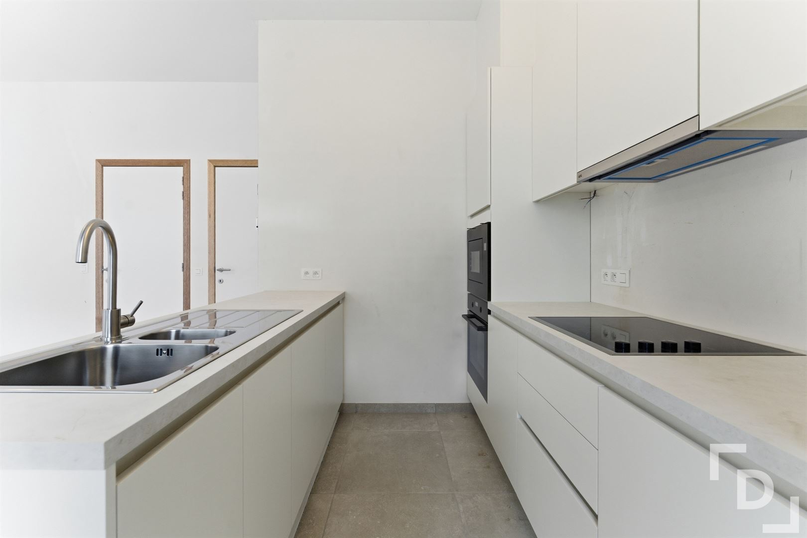 Nieuwbouwappartement met 2 terrassen te koop in centrum Ieper. - foto 4