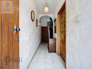 Pal in het centrum van Landen, nabij het stadspark Rufferdinge, op 500m van het station, recht voor de lagere school en het stadhuis, treffen we...