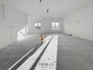 In de prestigieuze Residentie 'Della Faille' vind je op de tweede verdieping dit prachtig gerenoveerde appartement met **twee...