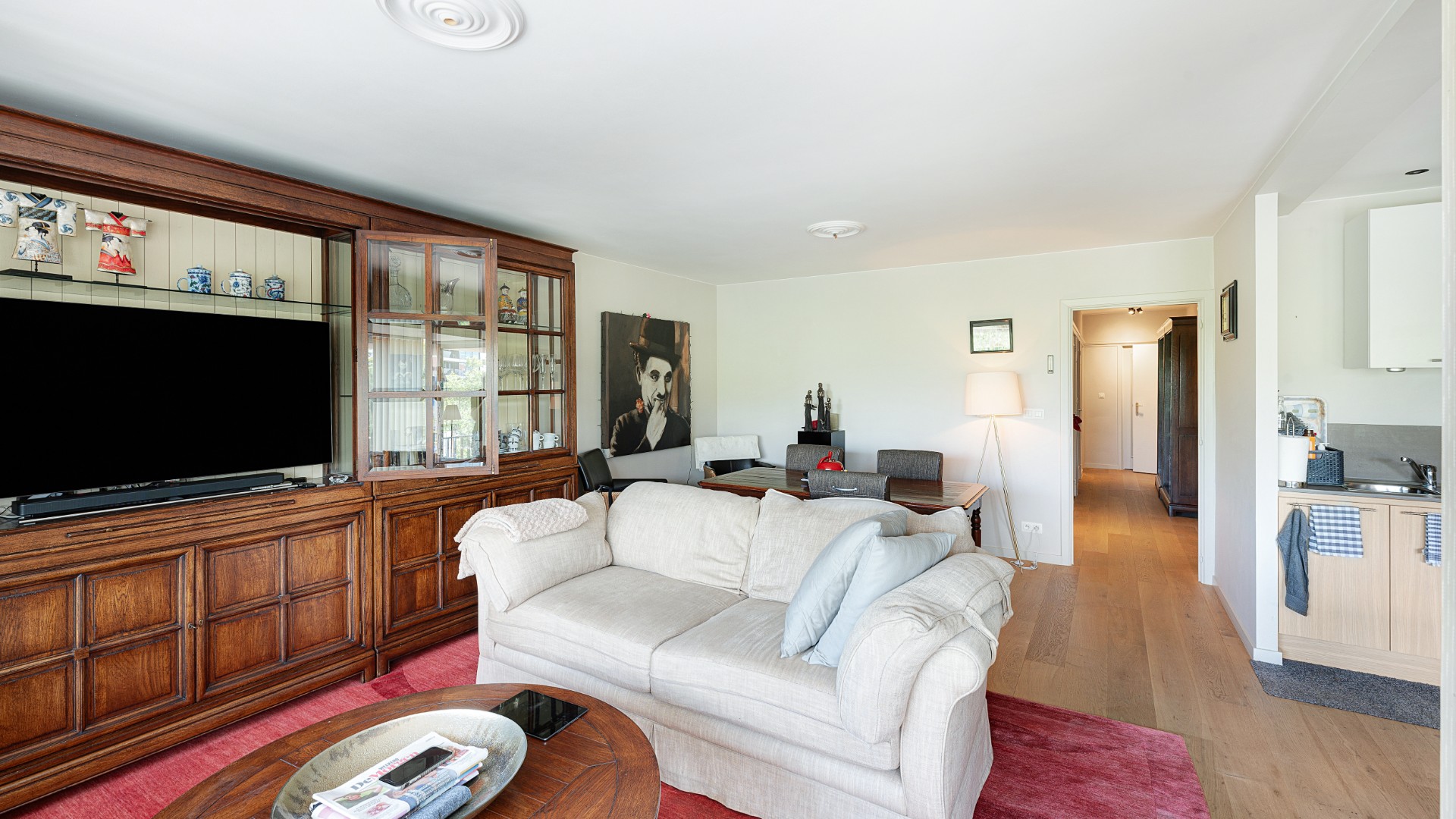 Un appartement spacieux et récemment rénové, offrant une belle vue dégagée, trois chambres à coucher et une terrasse ensoleillée, situé dans une petite copropriété résidentielle à proximité de Duinenwater, de la gare et des commerces de Knokke-Heist. - photo 5