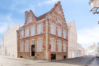 This historic corner building, located in the Naaldenstraat, is located in the historic heart of the city in an extremely central location, 500 m...