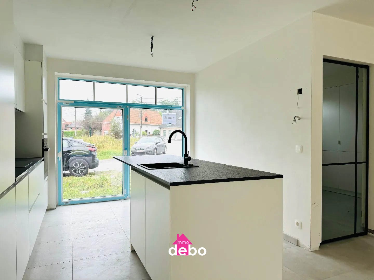 Halfopen lichtrijke moderne nieuwbouwwoning met ruime tuin en carport op 452 m² - foto 5