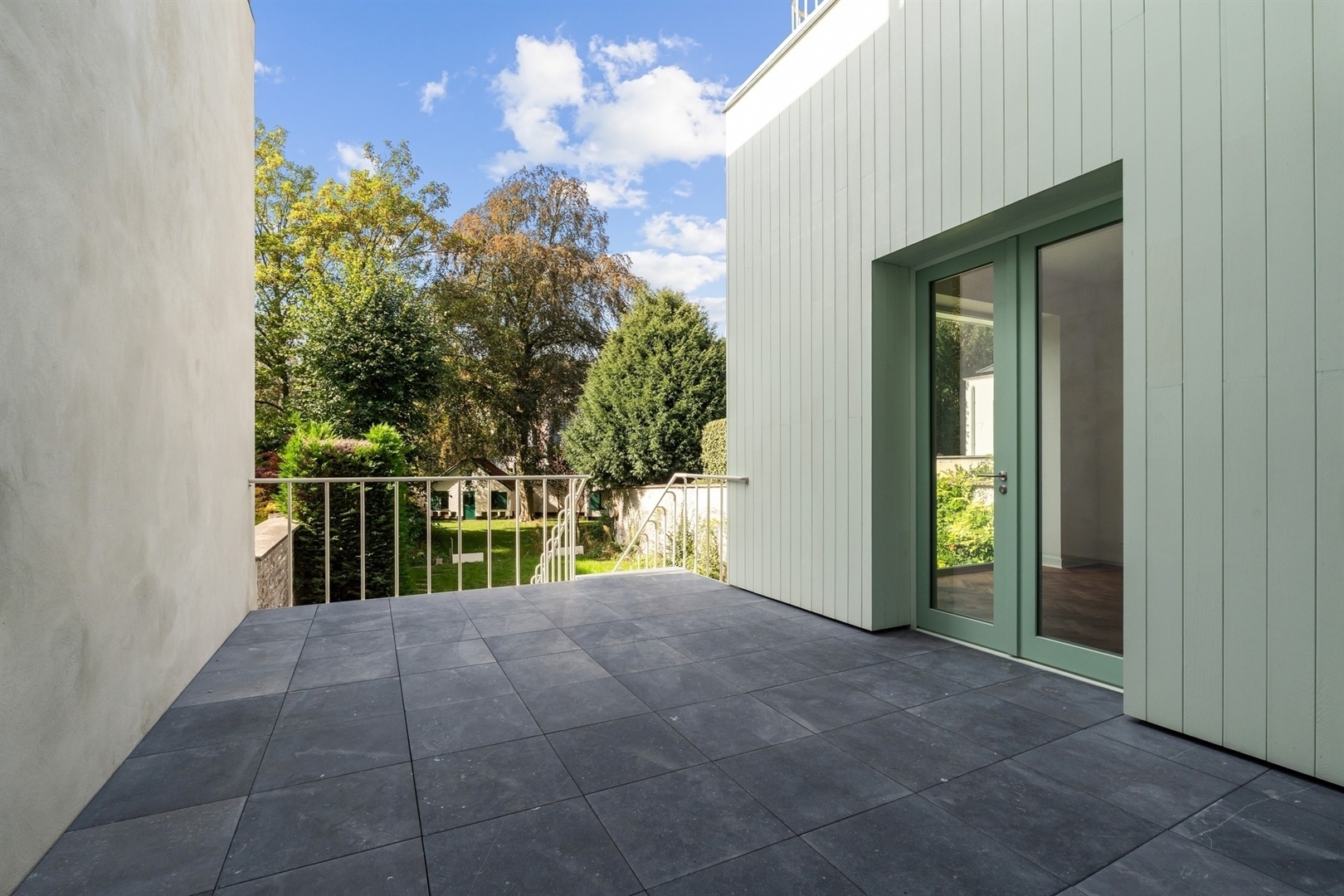 Exclusief gerenoveerd herenhuis met royale tuin aan Coupure! - foto 5