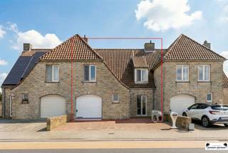 In de Duinenstraat in Bredene, op een vlot bereikbare locatie en op slechts 1,5 km van de zee, bevindt zich deze verzorgde en comfortabele woning...