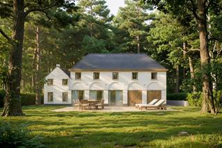 <br />Verborgen in een eeuwenoud bosdomein van maar liefst 7.432 m² wacht een uitzonderlijke vastgoedkans. <br /><br />Dit authentieke koetshuis, ooit het kloppende hart van het prestigieuze kasteeldomein Betzenbroeck, is samen met het boswachtershuis en de historische slotgracht één van de laatste tastbare herinneringen aan een rijk verleden.<br />Waar ooit koetsen arriveerden en adellijke families hun toevlucht vonden, ontstaat vandaag een exclusieve woonbeleving. We gaan van historische grandeur naar hedendaagse luxe. Met respect voor het erfgoed kan dit unieke gebouw getransformeerd worden tot een indrukwekkende residentie van maar liefst 420 m². <br /><br />Volgens de vergunning mag u het koetshuis als volgt renoveren:<br /><br />Het gelijkvloerse niveau bestaat uit royale leefruimtes, een stijlvolle leefkeuken, verschillende berg- en of bureauruimtes alsook een inpandige garage. Op de verdieping is plaats voor vier tot vijf slaapkamers, waaronder twee luxueuze suites met ensuite badkamer, een extra afzonderlijke badkamer alsook een opbergzolder over de volledige breedte van de woning. De woning mag/kan ook als co-housing worden ingericht. <br /><br />Toegankelijk via een eigen oprijlaan en diep verscholen in het bos zonder zichtbaarheid vanaf de straat kan je hier in alle privacy genieten . Een unieke kans om eigenaar te worden van een stukje geschiedenis, heruitgevonden voor de toekomst.<br /><br />Laat deze once-in-a-lifetime opportunity niet voorbijgaan. U kan de volledige vergunning met de opgelegde voorwaarden alsook de reeds vergunde plannen voor de verbouwing opvragen via ons.