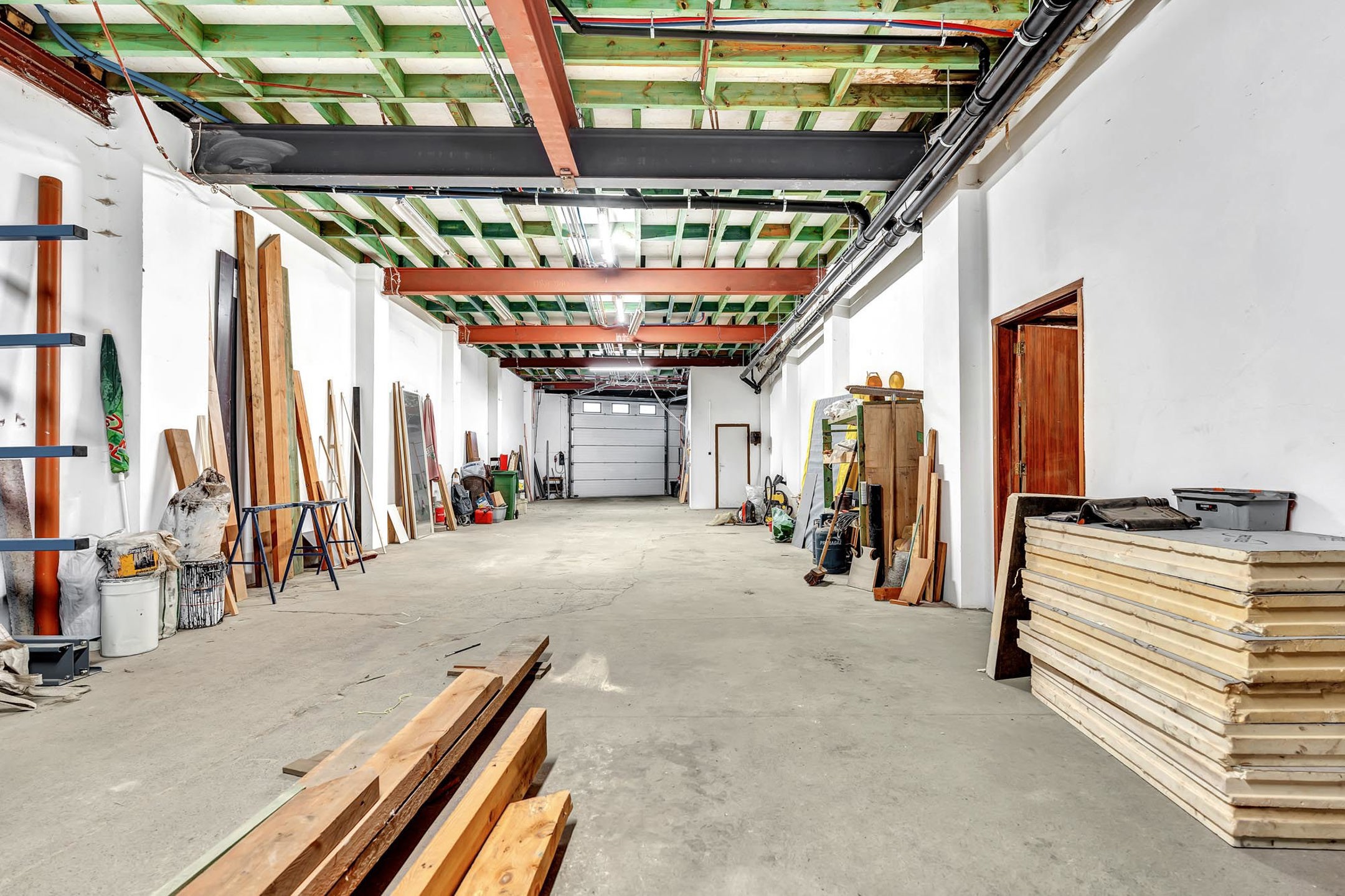 Goed gelegen opslagplaats met ruim af te werken appartement - foto 2