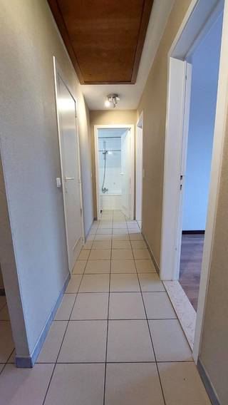 In de residentie Lindersol bevind zich dit dak appartement van 90 m² bewoonbare oppervlakteOp de 3de verdieping - geen lift aanwezig in het...