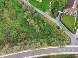 <p>Landbouwgrond van 36 are 80 nabij het centrum van Tremelo</p><p>Op zoek naar een mooie landbouwgrond op een rustige locatie? Deze ruime perceel van 3680 m² bevindt zich nabij het centrum van Tremelo en biedt tal van mogelijkheden.<br />De grond is vlot bereikbaar en gelegen in een rustige straat op een hoek.</p><p>Troeven:<br />• Oppervlakte: 3680 m²<br />• Rustige maar centrale ligging<br />• Goede bereikbaarheid</p><p>Wens je een gratis schatting? Vergeet dan zeker geen contact met ons op te nemen!</p><p>Wil jij meer informatie over deze grond? Bel ons dan op 016 90 10 21 of mail naar info@future-home.be.</p><p>Agrarisch gebied, Geen vergunning, Geen Verkavelingsvergunning, Voorkooprecht, Geen dagvaarding.</p>