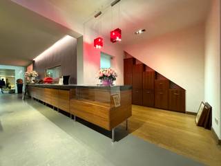 Te huur: handelspand met gunstige commerciële ligging op de ring van Aalst! Deze handelsruimte bestaat uit een winkelruimte, bureel, magazijn...