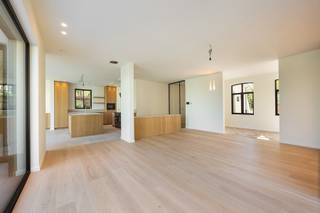 Laat u betoveren door deze exclusieve nieuwbouwvilla, een echte parel in het groene en goed bereikbare Halle-Zoersel. Deze woning beschikt over...