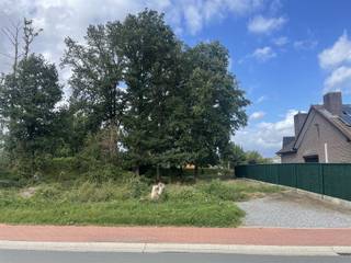 Bouwgrond van 7a 53ca (lot 1) voor open bebouwing Deze rustig en gunstig gelegen bouwgrond bevindt zich in Heusden-Zolder, met een...