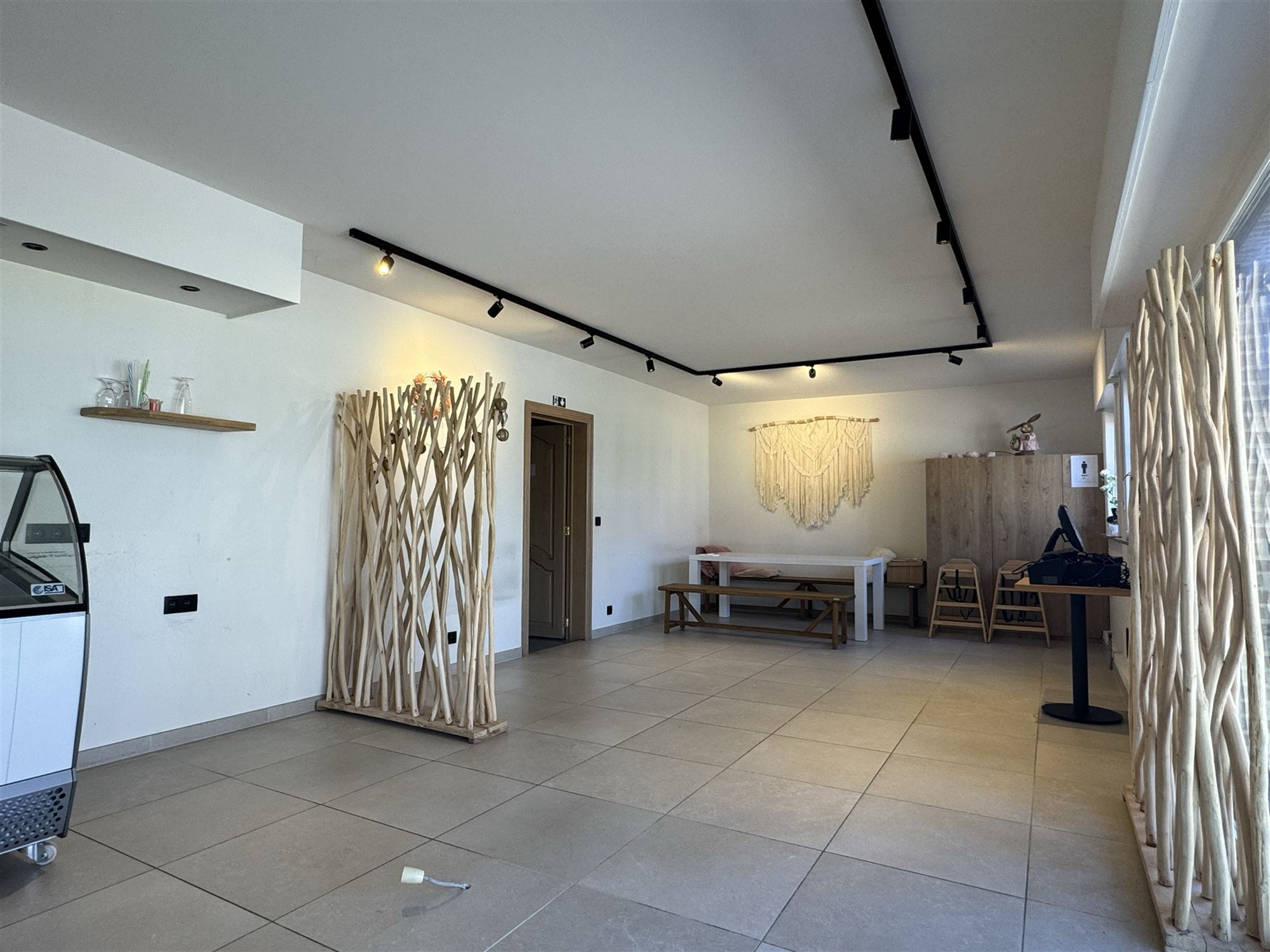 Veelzijdige woning met atelier en ruim magazijn. - foto 4