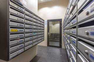 Mooi, recent en hedendaagse studentenkamer met veel lichtinval, centraal gelegen in de statige residentie "Chambon Don Giovanni" waar het...