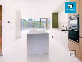 Deze knappe nieuwbouwwoning in moderne architectuur maakt deel uit van project 'La Vue' (Struikstraat 77A, 77B, 77C en 77 D in Assent). Woning...