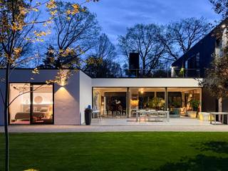 Sur un magnifique terrain discret de 3 434 m² dans le très prisé Schotenhof se trouve cette villa exceptionnelle et moderne. La propriété combine...