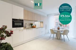 INSTAPKLARE STADWONING MET 4 RUIME SLAAPKAMERS - TERRAS EN STADSTUIN – 6% BTW MOGELIJK <br /><br />Wonen in Hof Berlamuze is kiezen voor ruimte, rust en licht, midden in de stad. Deze grondgebonden nieuwbouwwoning ligt in het autovrije, groene binnengebied en combineert comfort met een doordachte indeling. <br /><br />De  verrassend ruime stadswoning telt drie volwaardige bouwlagen, vier slaapkamers en twee badkamers. Op het gelijkvloers is er een lichtrijke doorzonleefruimte met open, volledig ingerichte keuken, praktische berging en inkomhal met gastentoilet. De keuken geeft uit op een zuidgericht privatief terras aan het groene binnengebied. Via het grote schuifraam in de leefruimte stap je zo in de omheinde stadstuin met zicht op een rustig kruiwagenpad. <br /><br />Op de eerste verdieping vind je twee ruime slaapkamers en een derde kamer, ideaal als bureau of babykamer. De badkamer beschikt over een inloopdouche, dubbel lavabomeubel en toilet. De tweede verdieping is ingericht als riante masterbedroom met dressing en ensuite badkamer met douche en toilet. <br /><br />Ondergrondse parking aanwezig. <br /><br />Verlaagd btw-tarief van 6% mogelijk, goed voor een besparing van € 69.000 (onder voorwaarden). <br /><br />Info of afspraak: www.hofberlamuze.be - wonen@fidesinvest.be - 03 232 54 00 