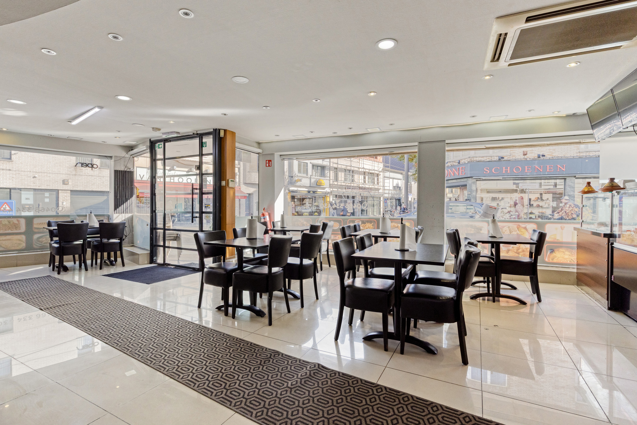 Opbrengsteigendom: 2 appartementen en 1 handelsgelijkvloers. - foto 3