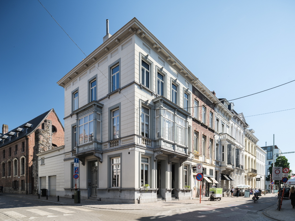Karaktervolle schakelwoning met 3 ruime slaapkamers - foto 2