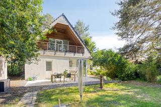[[ DIT PAND NEEMT DEEL AAN DE ERA OPEN HUIZEN DAG OP 13/6 VAN 9:30 TOT 10:30 ]] 
<p>Te koop: instapklare open bebouwing in een bosrijke en rustige omgeving in Tremelo, met EPC A-label.</p><p> </p><p>Deze moderne woning ligt aan de Guldensporenlaan en biedt een perfecte combinatie van comfort en energiezuinigheid. De groene, landelijke omgeving zorgt voor een serene woonervaring, terwijl de woning zelf volledig instapklaar is. Dankzij het uitstekende EPC A-label geniet je van lage energiekosten en een duurzame leefstijl. Daarnaast werd de woning in 2019 volledig nieuw opgetrokken in ecologische houtskeletbouw en voorzien van kwalitatieve bouwmaterialen waaronder groenbestendige kurkgevel, verdoken hemelafwatering en strak aluminium dakgoten, deze materialen zorgen voor een minimaal aan onderhoud. De ruime tuin vormt een ideale plek om te ontspannen of te genieten van buitenactiviteiten.</p><p> </p><p>Belangrijkste ruimtes:</p><p>• Ruime woonkamer met Truevision gashaard en veel lichtinval</p><p>• Eetkamer aansluitend op de woonkamer en keuken</p><p>• Moderne keuken met dubbele spoelbak, koelkast, combi-ovens/stoomoven, inductiekookplaat, bordenwarmers en ingemaakte kasten</p><p>• Inkomhal met ingemaakte kasten</p><p>• 4 slaapkamers, waarvan één met dressing en ruim terras in Irokohout</p><p>• 2 badkamers: één met inloopdouche, toilet en dubbele marmer wastafel in meubel; één met douche, wellnessbad en dubbele wastafel</p><p>• Zolder voor extra opbergruimte</p><p>• Ruime tuin in groene omgeving</p><p> </p><p>Troeven:</p><p>• Bosrijke en rustige ligging</p><p><span>• Intelligente woning voor verlichting, verwarming en andere zaken</span></p><p>• Energiezuinige woning met EPC A-label</p><p><span></span></p>