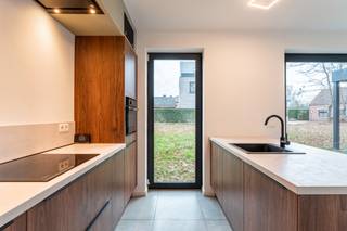 Cette maison mitoyenne récente située dans la charmante commune de Houthalen-Helchteren combine espace, confort et qualité de vie moderne dans...