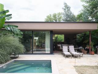 Twee uitzonderlijke bungalowvilla’s op één groen perceel van 3.022 m² in een residentiële wijk in De Pinte.Voor meer informatie, mail naar...