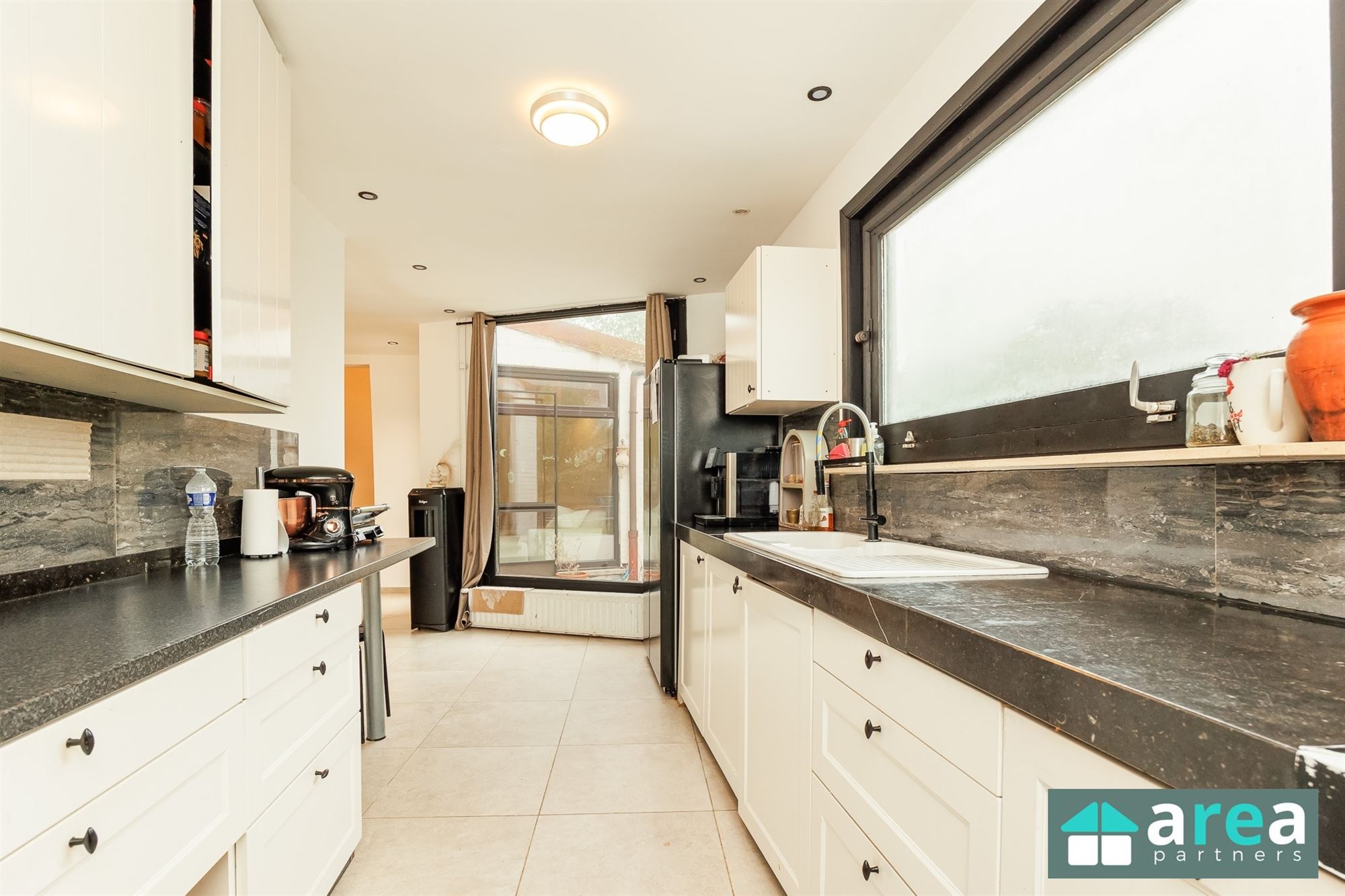 Instapklare woning met 5 slpk en zwembad! - foto 4