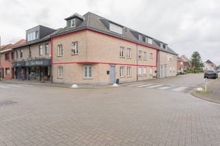 Dit ruime appartement (114m2) op de eerste verdieping is gelegen in een rustige buurt te Essen-Heikant. Het appartement omvat een ruime eetruimte...