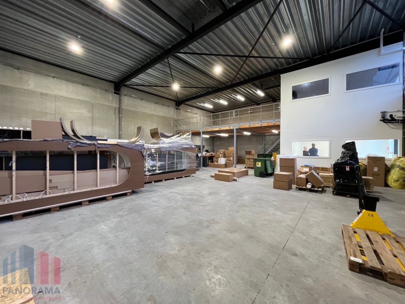 STRATEGISCH GELEGEN KMO-UNIT VAN 365 m² MET MAGAZIJN EN KANTOORRUIMTE - foto 4