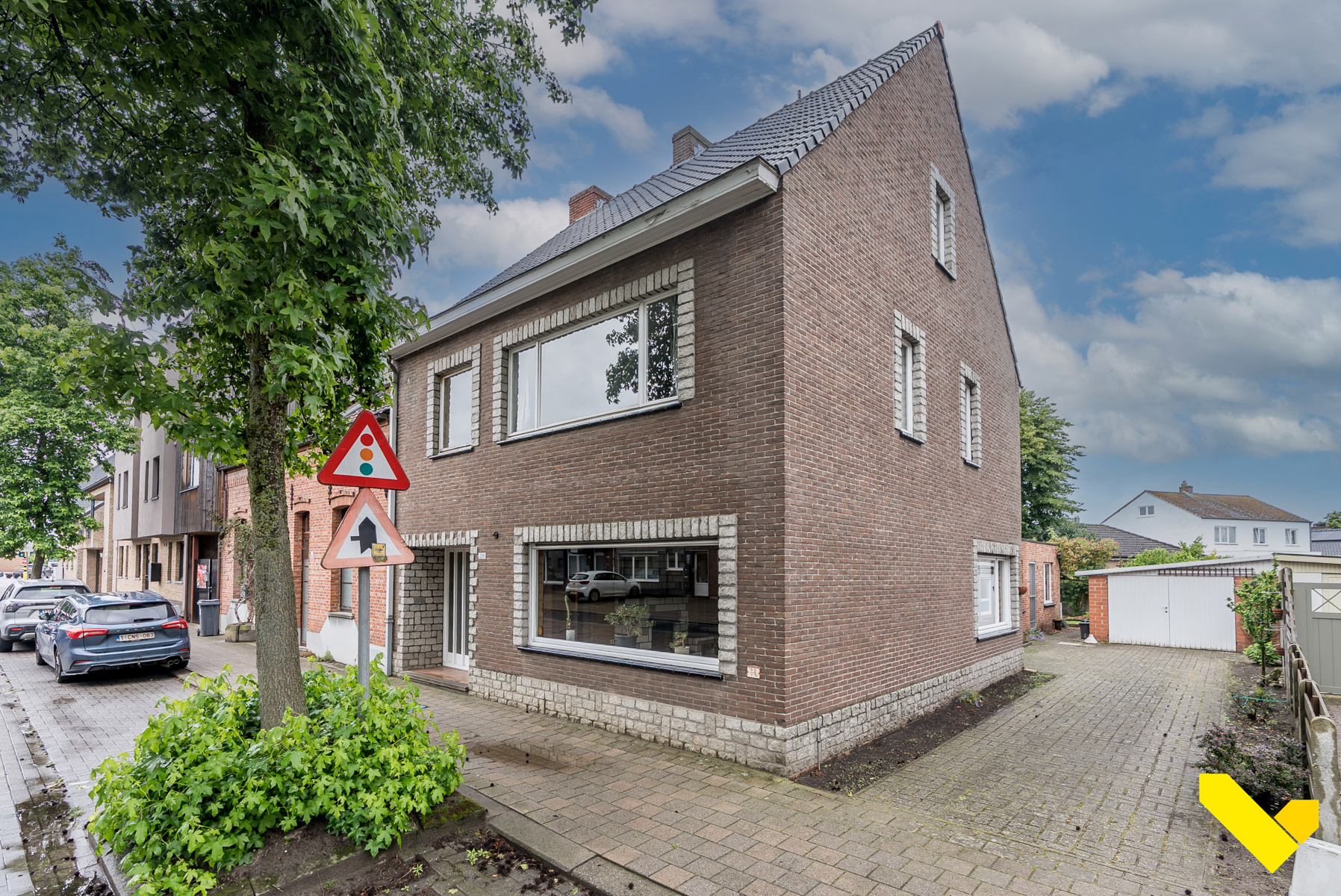 Ruime centraal gelegen gezinswoning met 4 slaapkamers. - foto 3