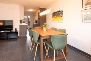 Ontdek deze instapklare duplex op de 2de en 3de verdieping, ideaal gelegen in het hart van Oostende, op wandelafstand van winkels, restaurants...