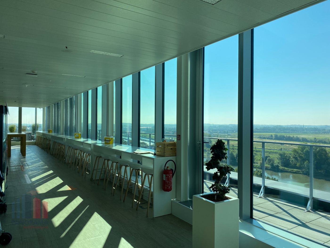 Bureaux haut de gamme de 370 m² à louer dans les Blue Towers - photo 3