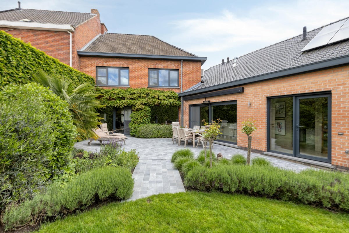 Maison unique au cœur d'Ursel : caractère, espace et opportunités inédites - photo 3