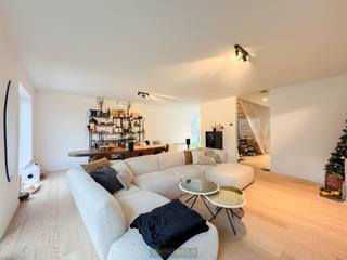 1ste bezoekdag zaterdag 20 december! Inschrijven kan via www.nobels.be onder referentienummer 4196859.Deze MODERNE en ENERGIEZUINIGE GEZINSWONING...