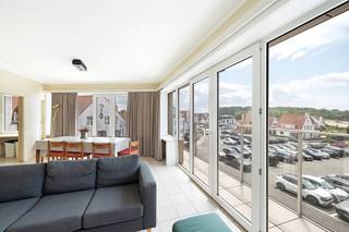 Op slechts 100 meter van het strand bevindt zich dit ruim hoekappartement op de tweede verdieping van een verzorgde residentie in het hart...