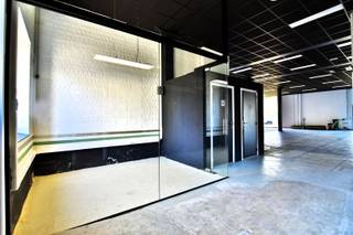 Multifunctioneel bedrijfspand in Hamme Dit ruime bedrijfspand is ideaal voor diverse handelsactiviteiten en ligt op een gunstige locatie nabij de...