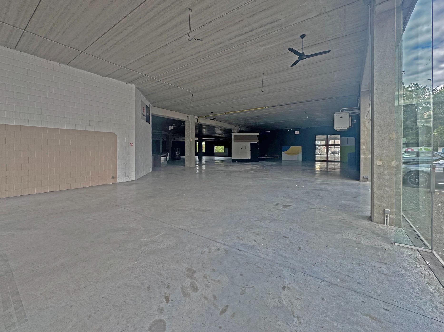 Gelijkvloerse handelsruimte van 1.726 m² met topligging langs expresweg (N45) - foto 5