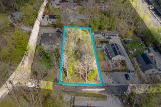 Contact: Maxime Van den Abbeele - 0494/05.23.55 - maxime.v@weinvest.be<br /><br />We Invest Charleroi &amp; En Fagne vous propose ce terrain de 1.265 m², situé au sein du Domaine du Bois de Roly, dans un environnement calme et verdoyant, idéal pour les amoureux de nature.<br /><br />Avec une largeur d'environ 21 mètres et une profondeur de 57 mètres, cette belle parcelle offre un espace généreux pour donner vie à votre projet.<br /><br />Vous profiterez d'un cadre paisible tout en restant à proximité des nombreux attraits de la région. Les Lacs de l'Eau d'Heure, les forêts environnantes, les sentiers de randonnée et les nombreuses activités de plein air font de cette région un lieu apprécié tant pour sa qualité de vie que pour son environnement naturel. Les commerces et services de Philippeville sont également accessibles en quelques minutes.<br /><br />Le terrain est situé hors zone inondable.<br /><br />Faire offre à partir de 70.000 €, sous réserve d'acceptation par les propriétaires.<br /><br />Contactez Maxime V pour toute information complémentaire ou pour organiser une visite