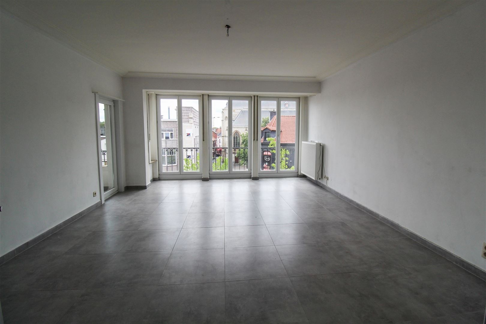 Ruim appartement met uniek uitzicht in het hartje van Sint-Niklaas - foto 2