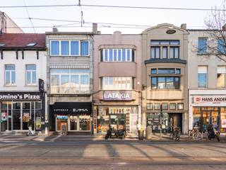 Investeren en wonen in het centrum van Merksem. Dit ruime pand ligt op een interessante locatie in het centrum van Merksem. Je profiteert van...