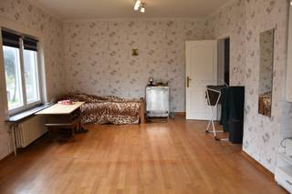 In deze rustige woonwijk, op enkele stappen van de dijk en het strand van Zeebrugge, treffen we dit ruime appartement aan in de Res. STELLA MARIS.Het...