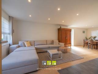 <span><strong>VRIJSTAANDE WONING MET 4 SLAAPKAMERS OP EEN PERCEEL VAN 5A 26CA NABIJ CENTRUM MAASEIK<br /><br />TROEVEN<br /></strong>- <span>Gelegen in een rustige en kindvriendelijke woonwijk nabij het centrum van Maaseik.<br />- Gemoderniseerde instapklare woning afgewerkt met hoogwaardige en kwalitatieve materialen (moderne keuken met eiland en apparatuur, moderne badkamer, inbouwkasten), recent geverfd.<br />- Badkamer & 2 slaapkamers op het <strong>gelijkvloers</strong>: ideale levensloopwoning! </span><br /><span>- EPC-label C: energiezuinige woning!</span><strong><br /><br />KELDERVERDIEPING -01 (97,51 m²)<br /></strong>- Garage (3,70 m x 8,90 m = 32,93 m²): betonvloer<br />- Kelderruimte (64,58 m²): betonvloer <strong><br /><br />GELIJKVLOERS 00 (113,36 m²)<br /></strong>- Inkomhal (2,89 m x 2,70 m = 7,80 m²): inbouwkast (vestiaire), tegelvloer.<br />- Woonkamer (3,90 m x 3,70 m + 5,10 m x 4,30 m = 36,36 m²): houtkachel, glazen binnendeur met houtwerk, verbinding met keuken, parketvloer. </span><br /><span>- Keuken (3,90 m x 3,00 m = 11,70 m²): keukenwand (onder- en bovenkasten, lades, spoelbak, inductiekookplaat, dampkap, koelkast en vaatvasser), keukeneiland (onder- en bovenkasten, oven en microgolfoven), tegelvloer.</span><br /><span>- Toilet (0,90 m x 1,40 m = 1,26 m²): hangtoilet, wasbakje, tegelvloer.</span><br /><span>- Berging (2,00 m x 3,00 m = 6,00 m²): tegelvloer.</span><br /><span>- Wasplaats (2,80 m x 1,75 m = 4,90 m²): inbouwkasten voor aansluiting wasmachine en droogkast, tegelvloer. </span><br /><span>- Sas (1,25 m x 3,00 m = 3,75 m²): tegelvloer. <br /></span><span>- Overloop (0,93 m x 7,15 m = 6,64 m²): tegelvloer.<br />- Badkamer (3,50 m x 3,00 m = 10,50 m²): badkamermeubel (dubbele lavabo en onderkasten), ligbad, inloopdouche, tegelvloer.<br />- Slaapkamer 1 (3,50 m x 3,54 m = 12,39 m²): laminaatvloer.<br />- Slaapkamer 2 (4,02 m x 3,00 m = 12,06 m²): tegelvloer.</span><br /><br /><span><strong>VERDIEPING</strong> <strong>+01 (53,07 m²)</strong></span><br /><span>- Tussenhal (4,16 m x 2,78 m = 11,56 m²): laminaatvloer.<br />- Slaapkamer 3 (5,40 m x 3,53 m = 19,06 m²): laminaatvloer.<br />- Slaapkamer 4 (4,00 m x 3,92 m = 15,68 m²): aansluitend inloopdressing (1,10 m x 3,92 m = 4,31 m²) + toilet (1,14 m x 2,16 m = 2,46 m²), laminaatvloer.</span><br /><br /><span><strong>EXTERIEUR</strong></span><br /><span>- Volledig omheind.<strong><br /></strong>- Carport aanwezig.<br />- Overdekt terras. <br /></span>