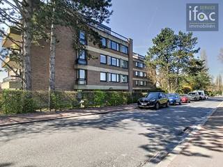 Zeer rustig gelegen en energiezuinig appartement met 2 slaapkamers, ruim terras, garage en kelder in Wezembeek-Oppem Dit goed onderhouden...