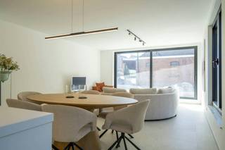 Dit nieuwbouwappartement maakt deel uit van residentie Sint-Amandus, gelegen op de hoek van de Kortrijkstraat en de Harelbeekstraat vlakbij de...