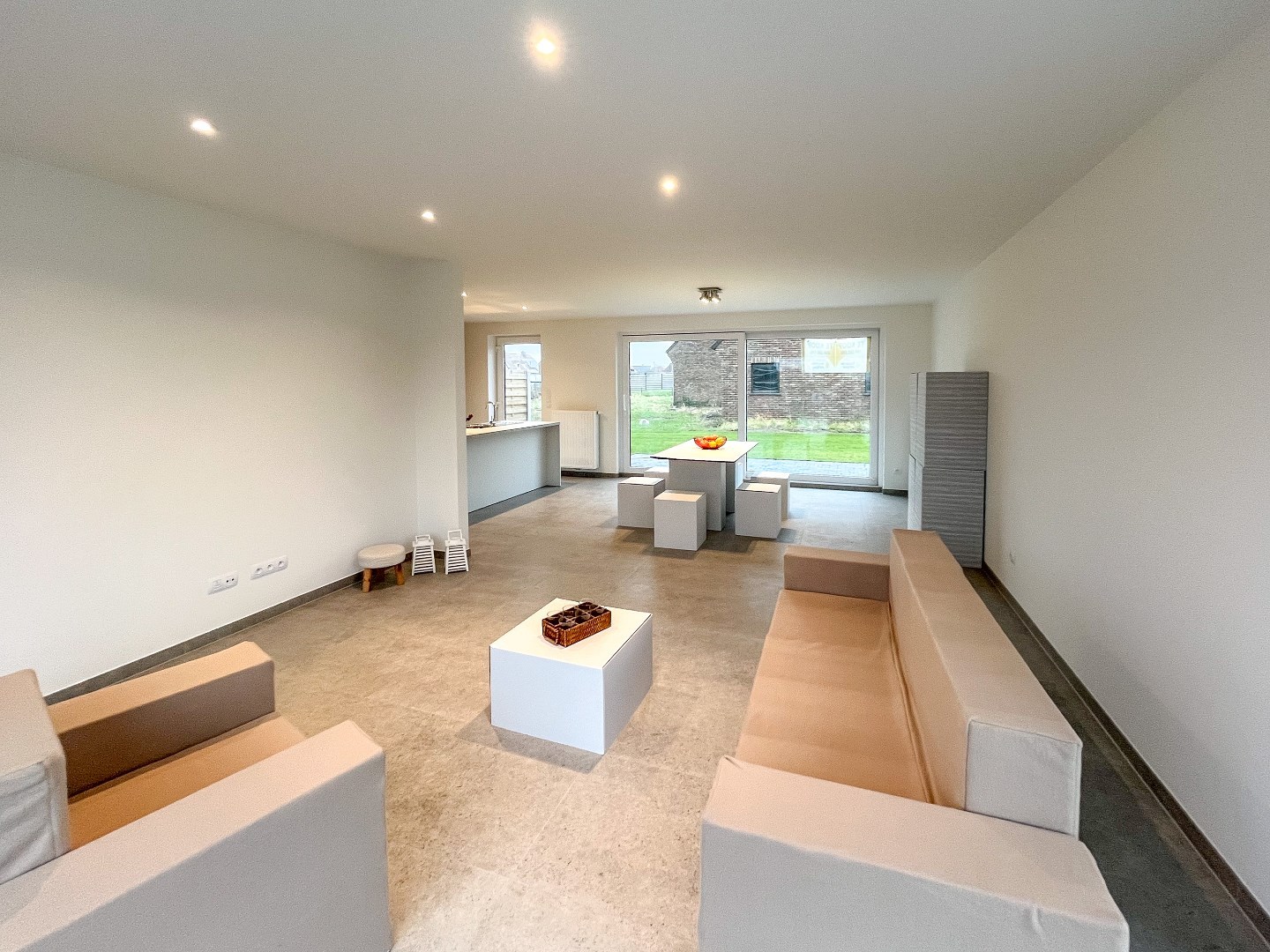 Ruime energiezuinige nieuwbouwwoning (type halfopen) (2024) met carport op 247m² gelegen te Houthulst. - foto 4