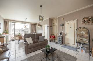 <p><span>This apartment is located in a lively but quiet neighborhood. The Albert Heijn, zeeman and bakery are 100m from your door. Public transportation takes you to the center of Antwerp in no time. With its proximity to parks and sports facilities, it is also the ideal place for those who love relaxing outdoors. </span></p><p><span> </span></p><p><span>* Spacious and bright apartment with large windows<br />* Two full-size bedrooms<br />* Close to stores, schools and public transportation<br />* Easy access to Antwerp and surrounding communities </span></p><p><span> </span></p><p><span>The cozy living space bathed in natural light is the heart of the apartment. The kitchen is practically laid out and offers plenty of storage space. </span></p><p><span>The two bedrooms are spacious and quietly located at the rear of the building. From here you also have access to the terrace. </span></p><p><span>There is also a functional bathroom and additional storage space. </span></p><p><span> </span></p><p><span>You can use the bicycle storage in the building. </span></p><p><span> </span></p><p><span>Interested? Contact us at 03/646.66.55 or <span>lynn@sinjoor.be</span></span><span> for a visit! </span></p>