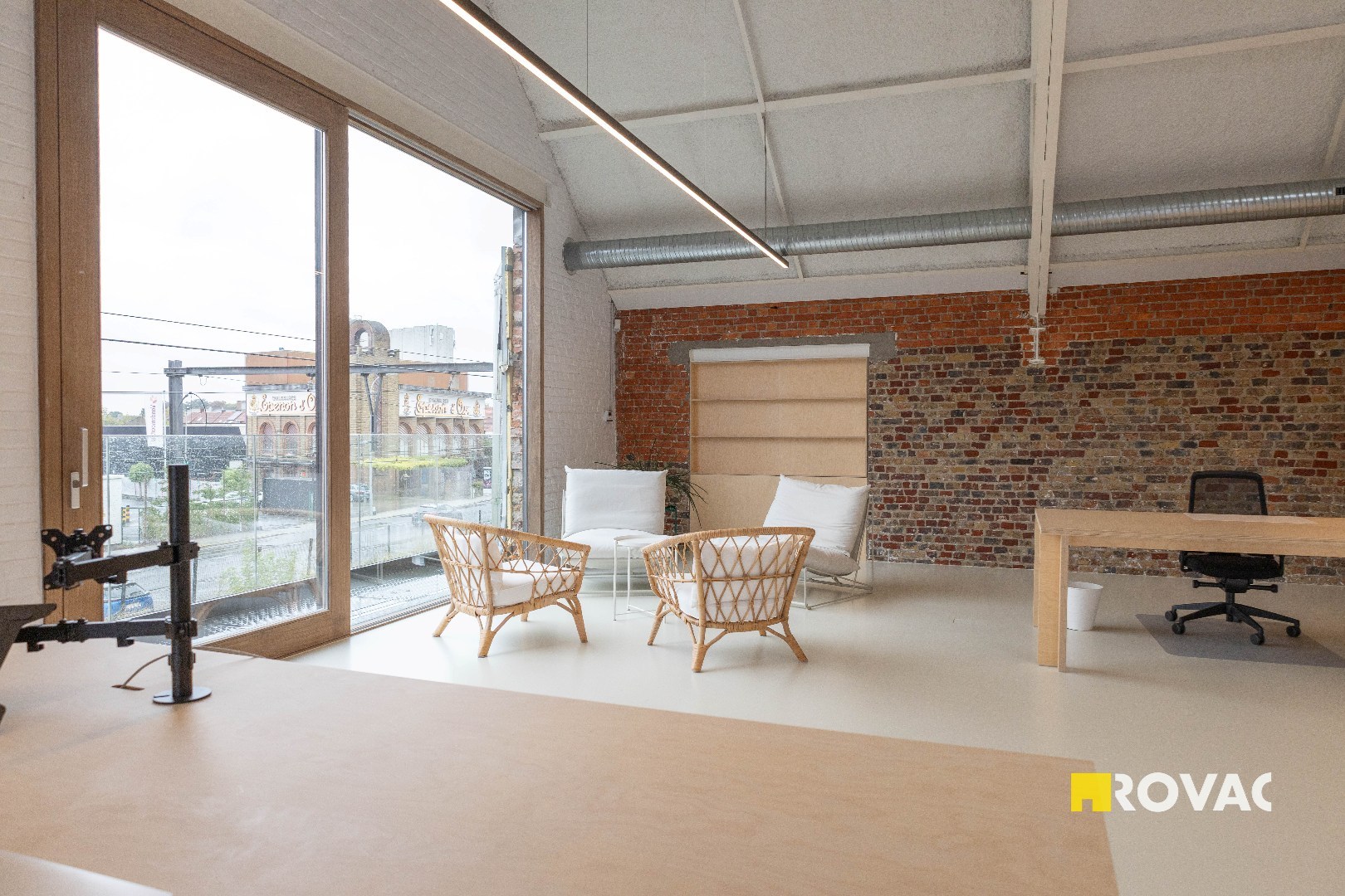 Stijlvolle en instapklare kantoorruimte met binnentuin in centrum Izegem! - foto 5