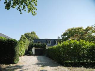 Alleenstaande Franse villa met eigen stijl en ruime tuin gelegen in de PinteDe villa met enkele unieke stijlaccenten vinden we terug in een...